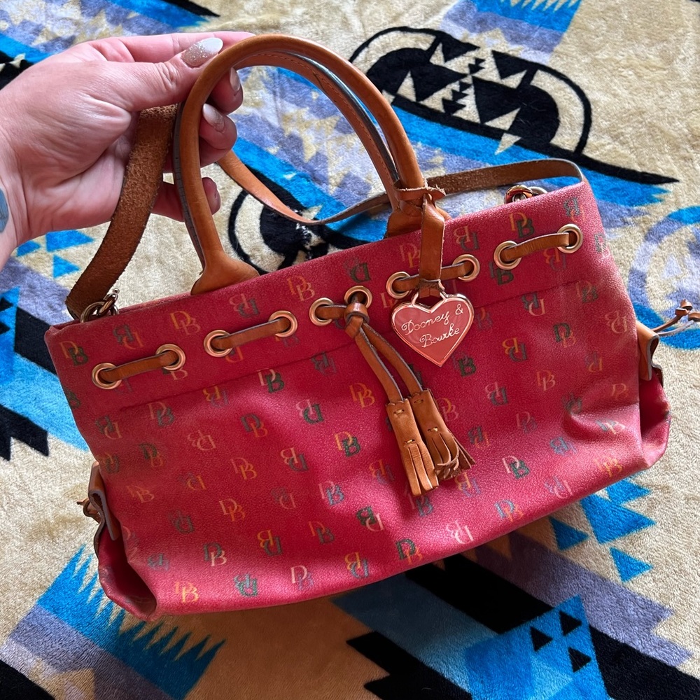 AuThEnTiC dooney bag